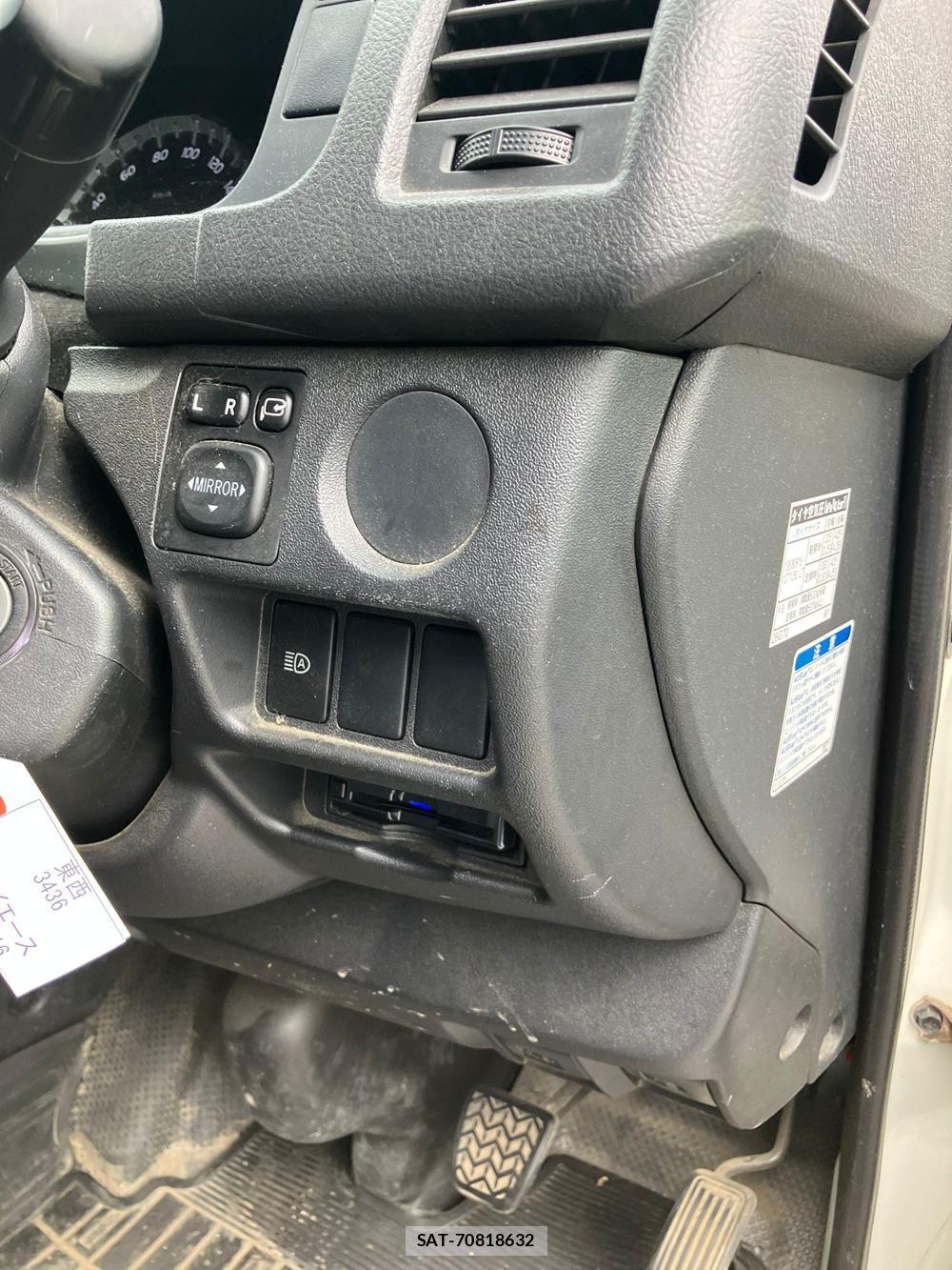 Toyota HIACE VAN 2019-07 976195-21