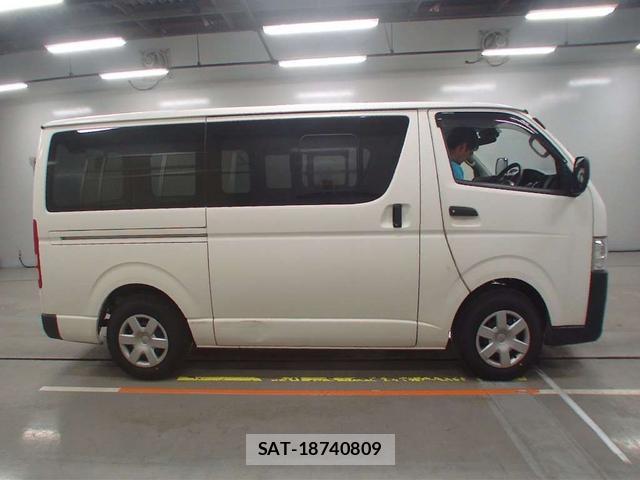 Toyota HIACE VAN 2018-05 1076733-1