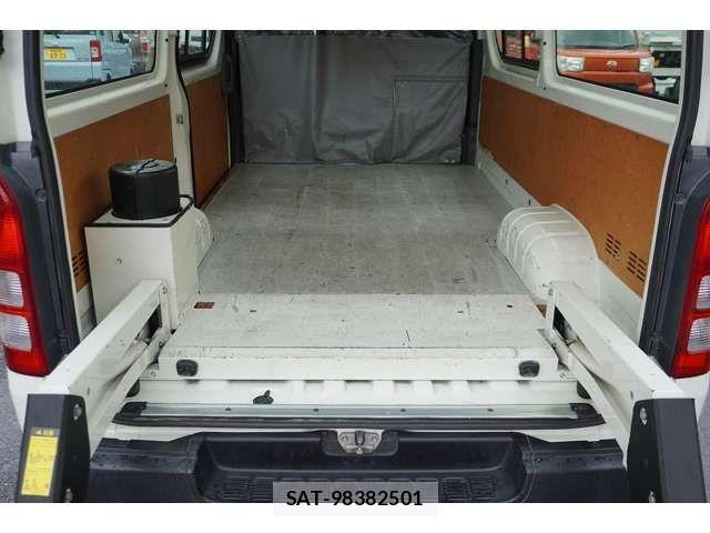 Toyota HIACE VAN 2013-06 1197548-15