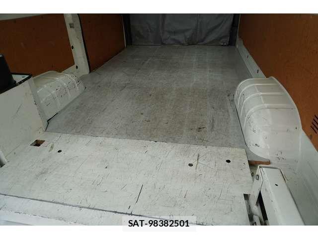 Toyota HIACE VAN 2013-06 1197548-17