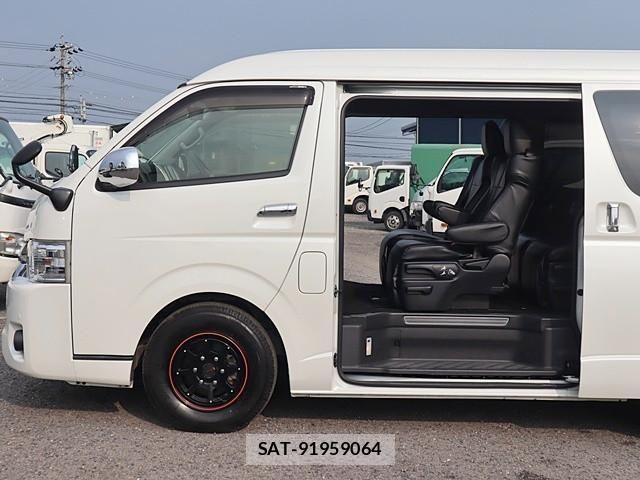 Toyota HIACE VAN 2019-01 1228225-9