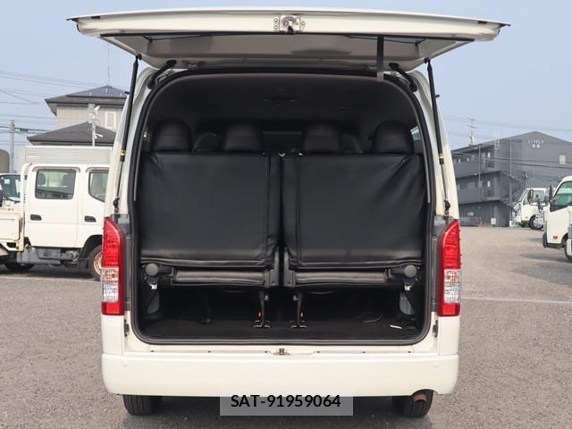 Toyota HIACE VAN 2019-01 1228225-10