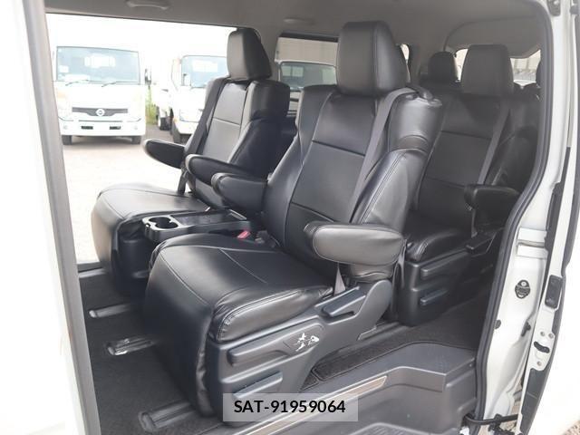 Toyota HIACE VAN 2019-01 1228225-14