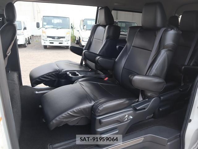 Toyota HIACE VAN 2019-01 1228225-15