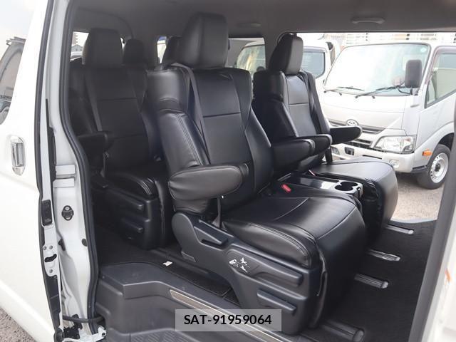 Toyota HIACE VAN 2019-01 1228225-17