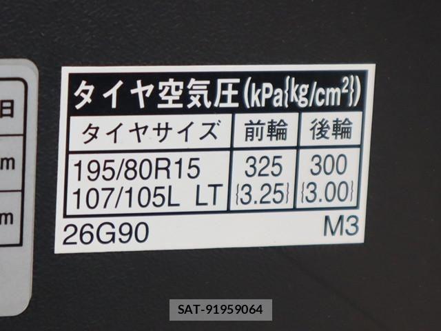 Toyota HIACE VAN 2019-01 1228225-26