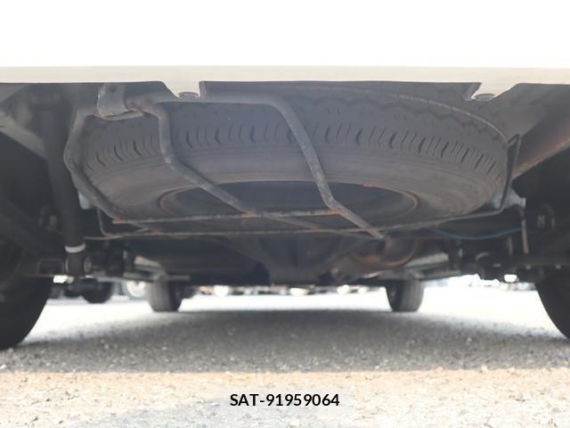 Toyota HIACE VAN 2019-01 1228225-27