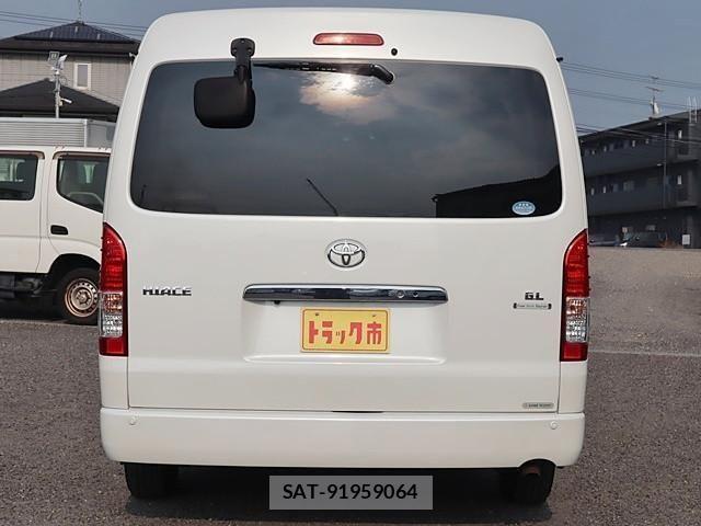 Toyota HIACE VAN 2019-01 1228225-5