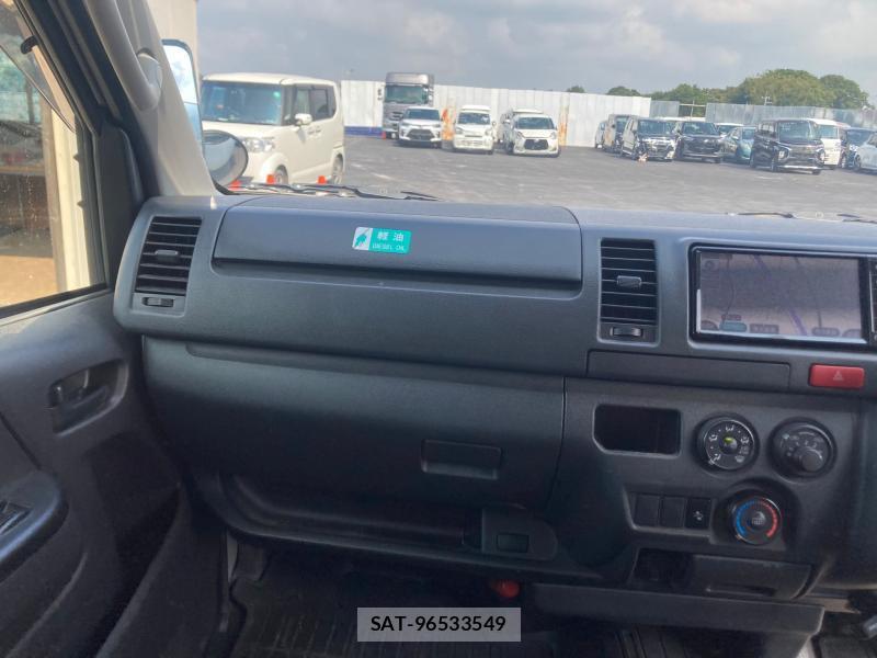 Toyota HIACE VAN 2018 1230251-24