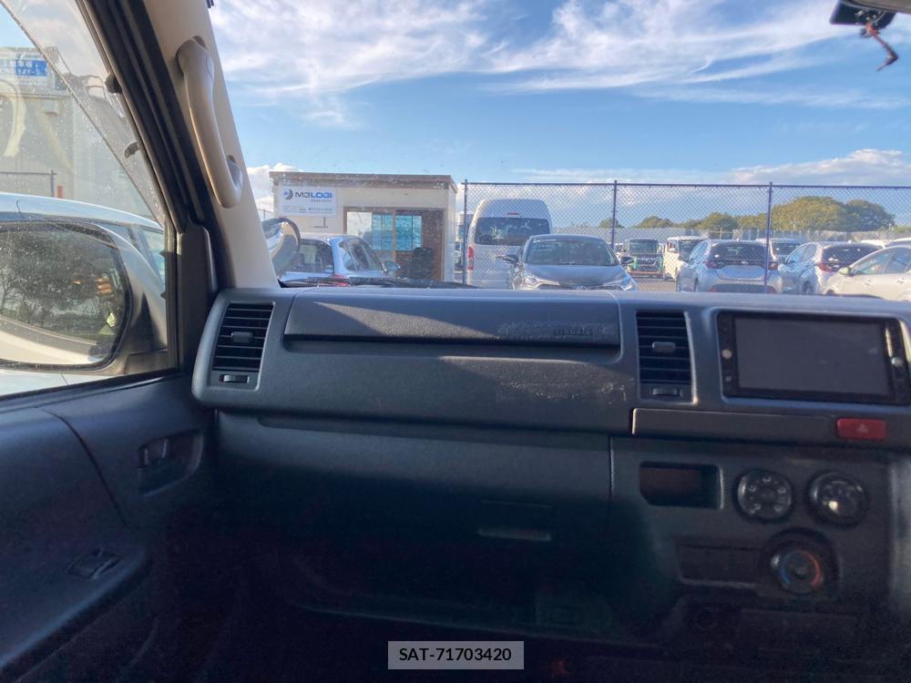 Toyota HIACE VAN 2018 1284218-17