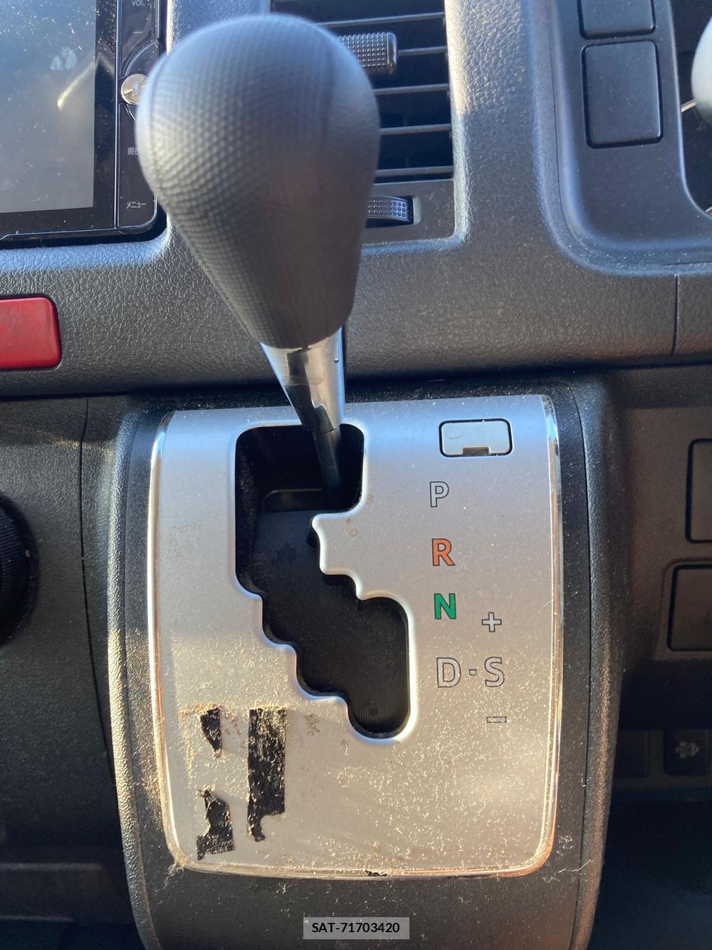 Toyota HIACE VAN 2018 1284218-19