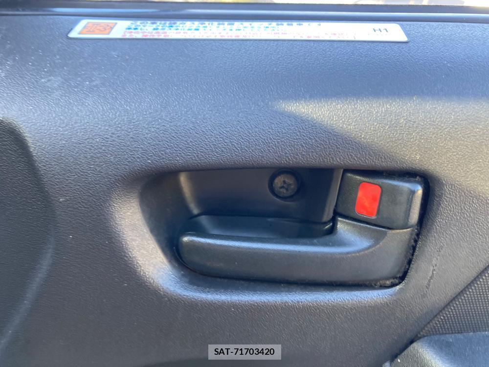 Toyota HIACE VAN 2018 1284218-23