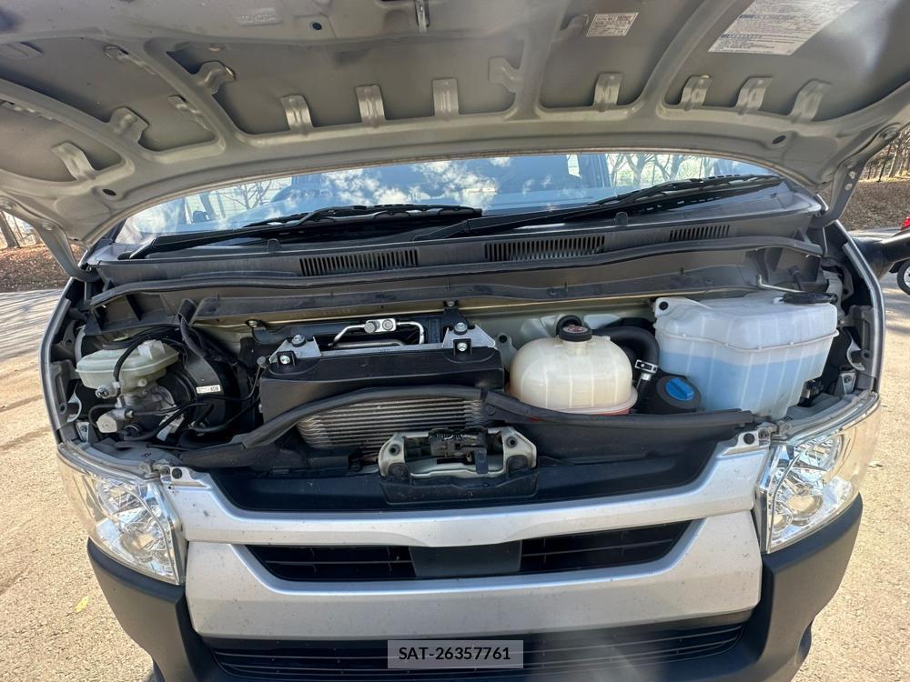 Toyota HIACE VAN 2020 1589916-27