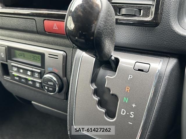 Toyota HIACE VAN 2020-03 4593381-16