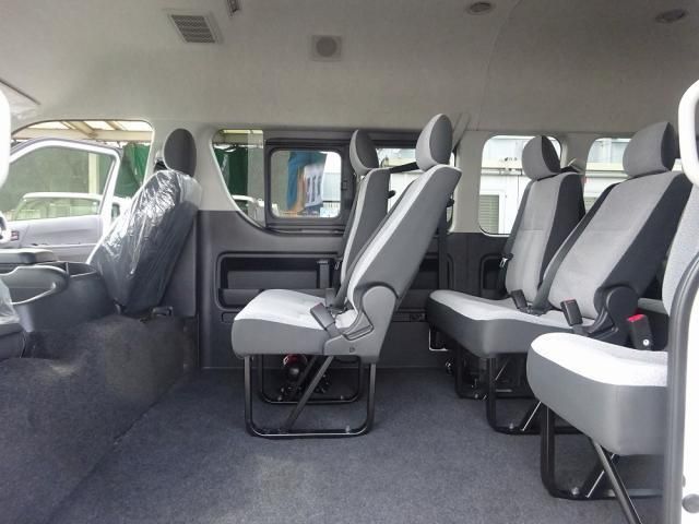 Toyota HIACE VAN 2026-01 6050455-14