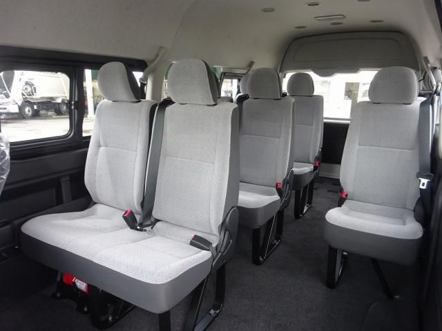 Toyota HIACE VAN 2026-01 6050455-15