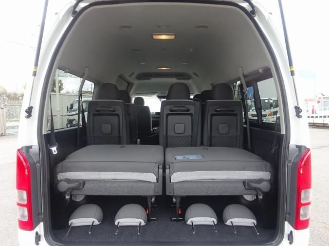 Toyota HIACE VAN 2026-01 6050455-21