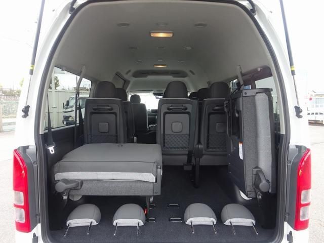 Toyota HIACE VAN 2026-01 6050455-22