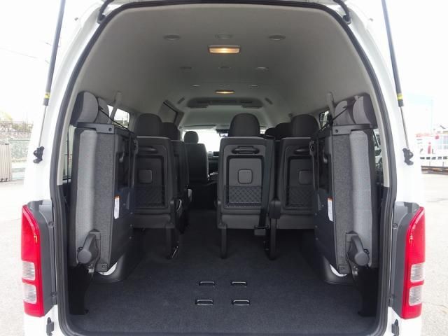 Toyota HIACE VAN 2026-01 6050455-23