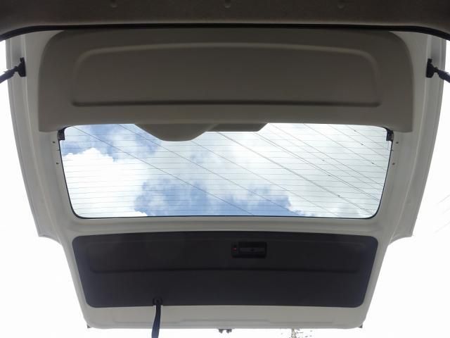 Toyota HIACE VAN 2026-01 6050455-28