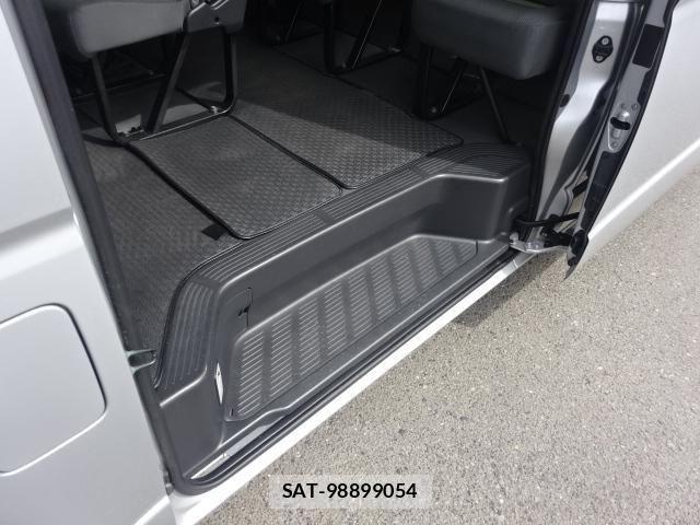 Toyota HIACE VAN 2021-08 6676175-11