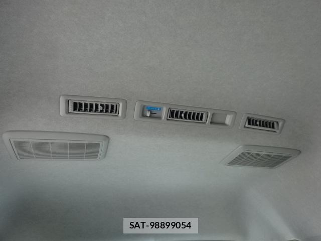 Toyota HIACE VAN 2021-08 6676175-20