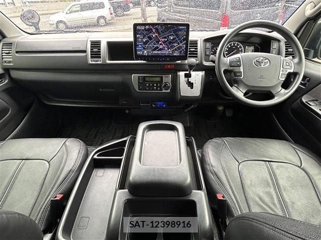 Toyota HIACE VAN 2022-08 6751799-9