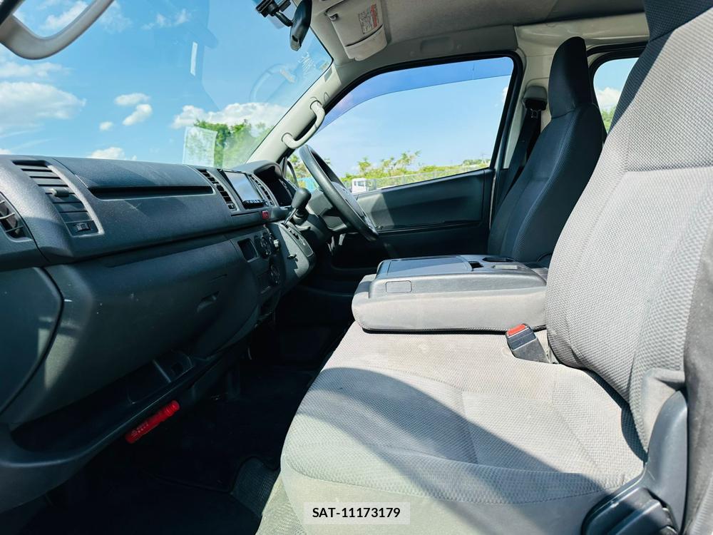 Toyota HIACE VAN 2019 6700940-10