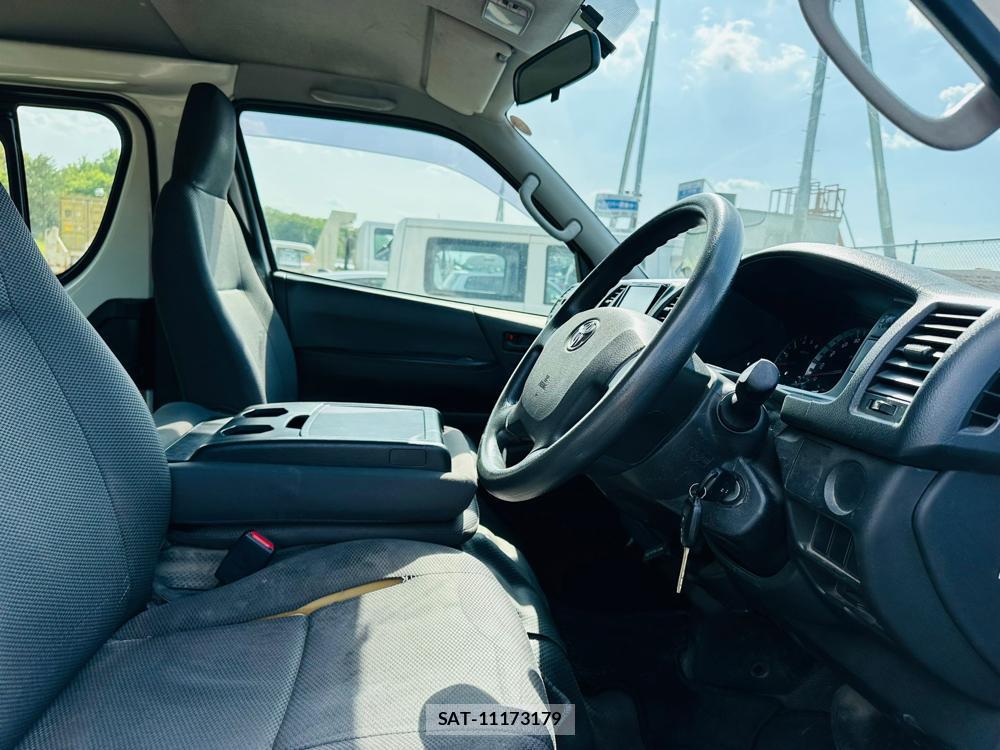 Toyota HIACE VAN 2019 6700940-11