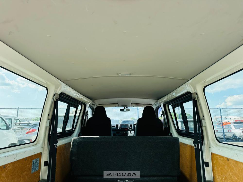 Toyota HIACE VAN 2019 6700940-24
