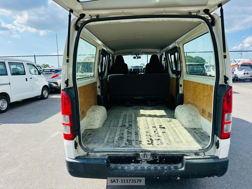 Toyota HIACE VAN 2019 6700940-25