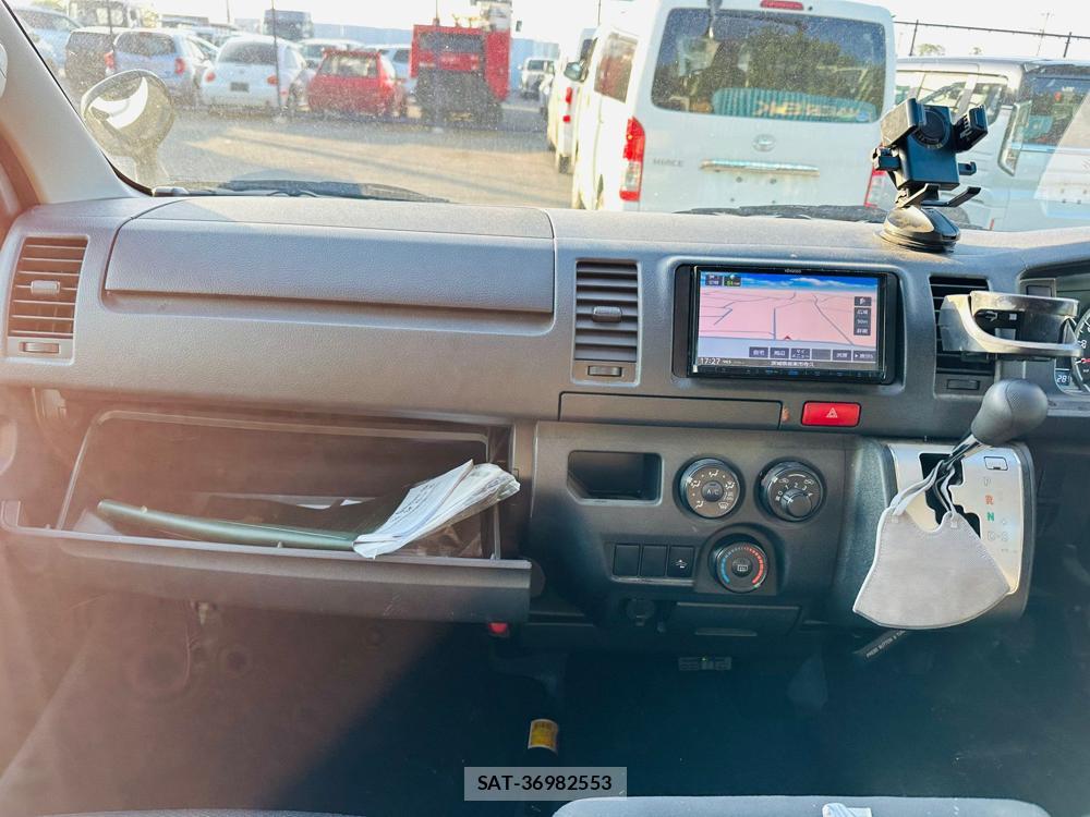 Toyota HIACE VAN 2019 6762419-17
