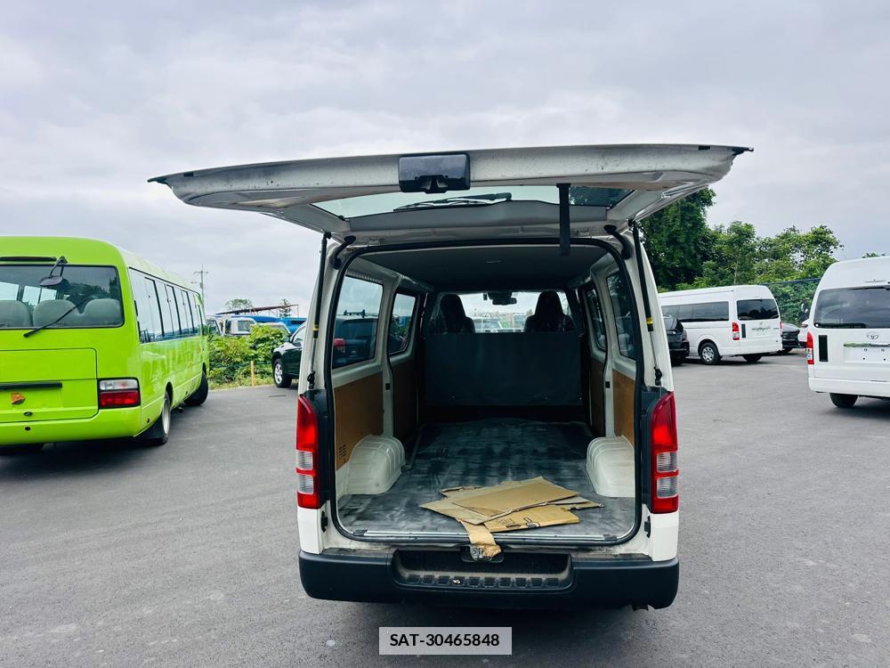 Toyota HIACE VAN 2019 6804477-25