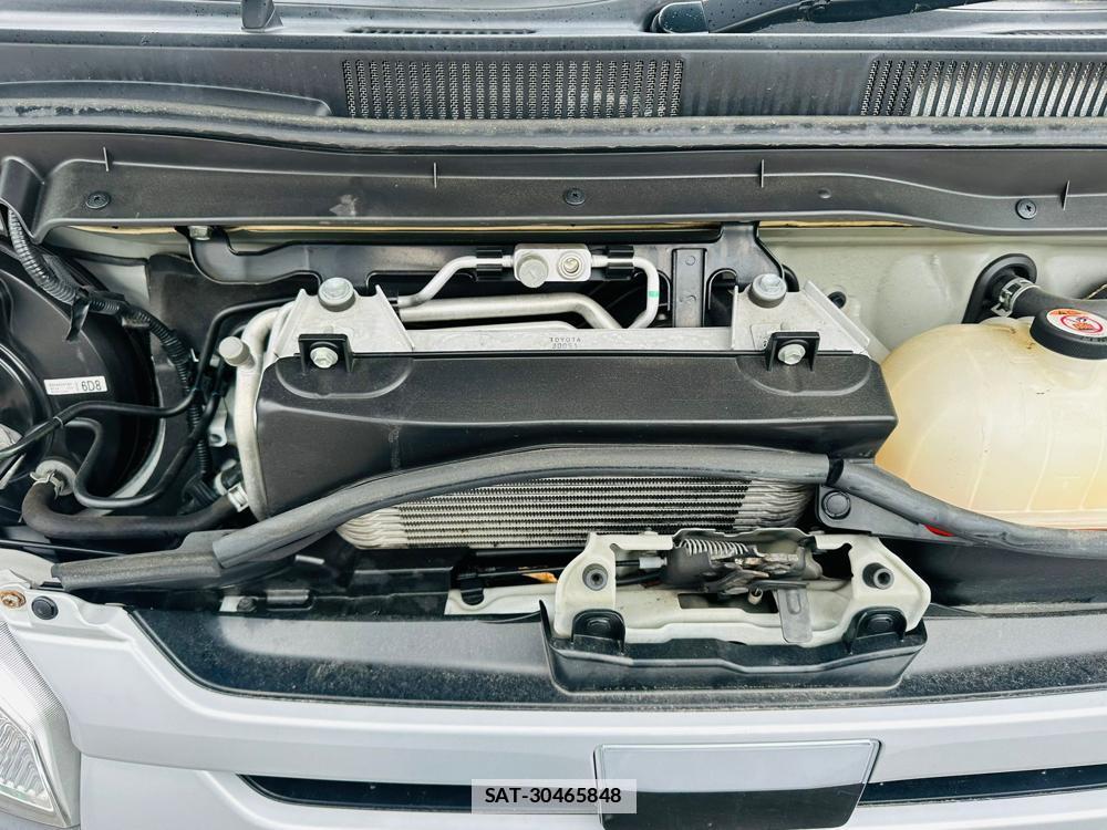 Toyota HIACE VAN 2019 6804477-32