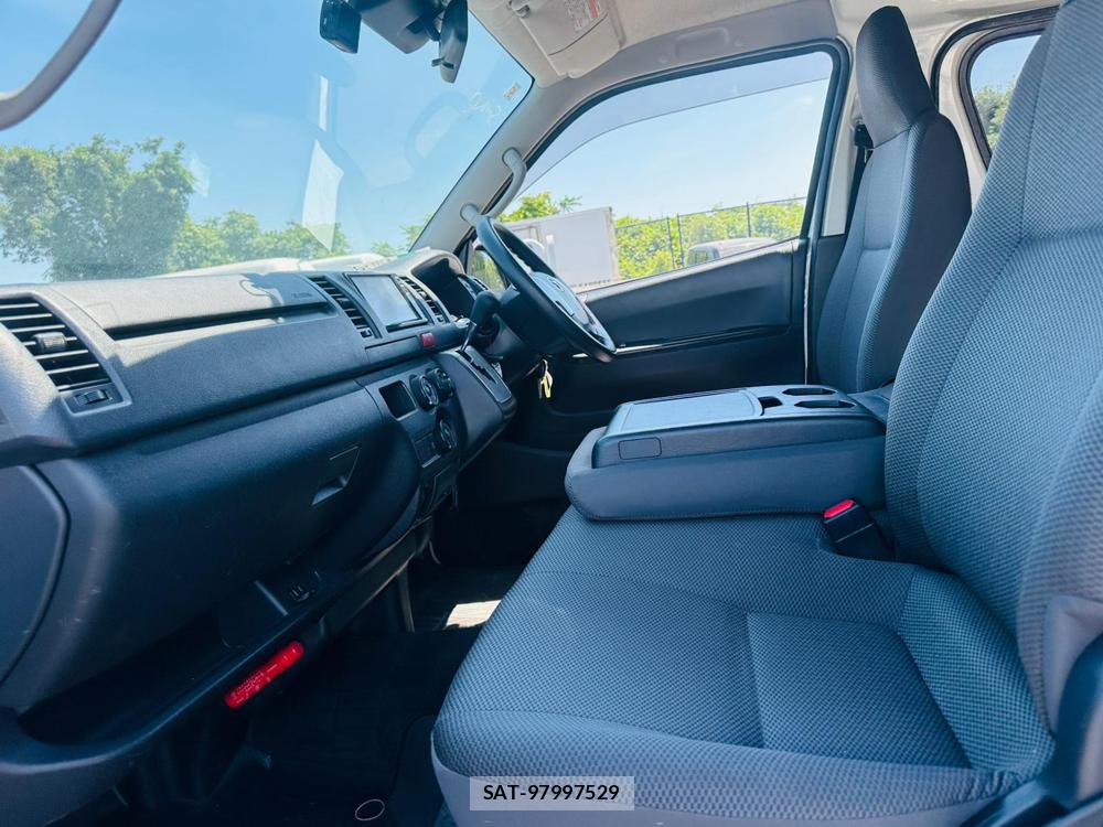 Toyota HIACE VAN 2019 7171829-10
