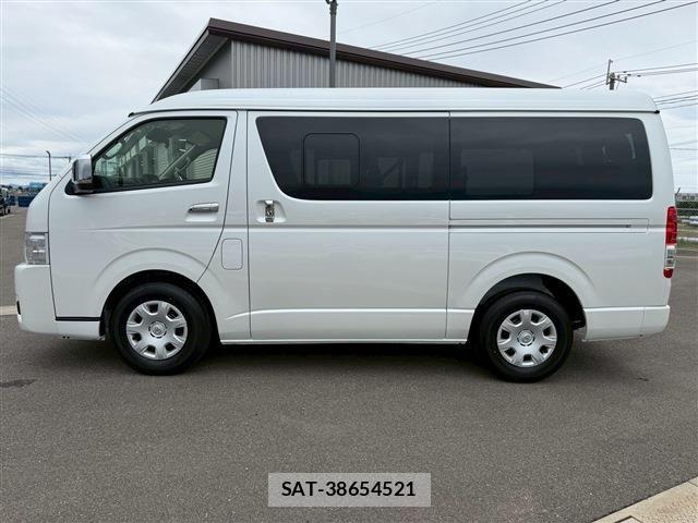 Toyota HIACE VAN 2026-04 7219340-9