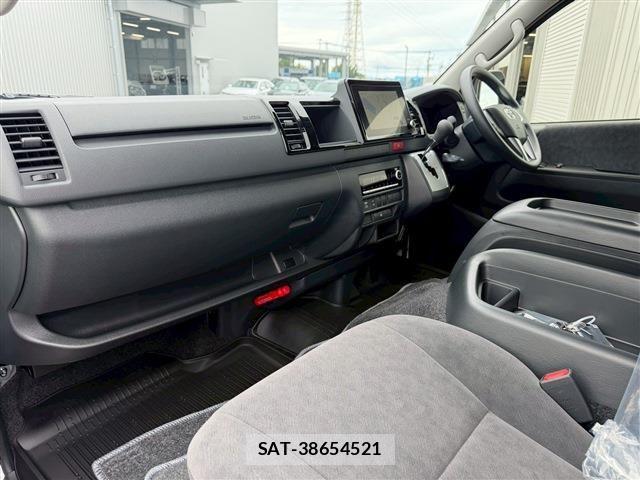 Toyota HIACE VAN 2026-04 7219340-11