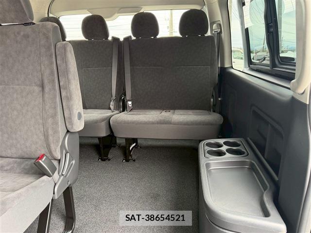 Toyota HIACE VAN 2026-04 7219340-17