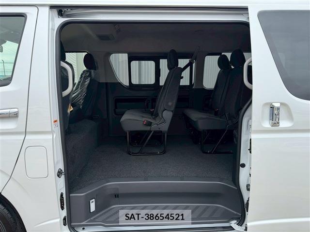 Toyota HIACE VAN 2026-04 7219340-18