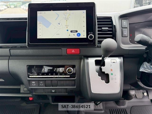 Toyota HIACE VAN 2026-04 7219340-26