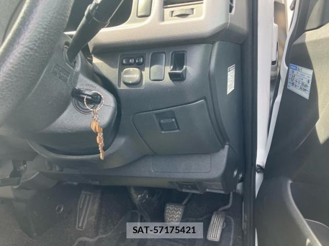 Toyota HIACE VAN 2012-03 7219330-12