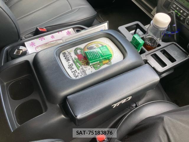 Toyota HIACE VAN 2020-06 7219333-24