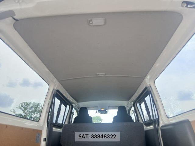 Toyota HIACE VAN 2025-03 7219341-17
