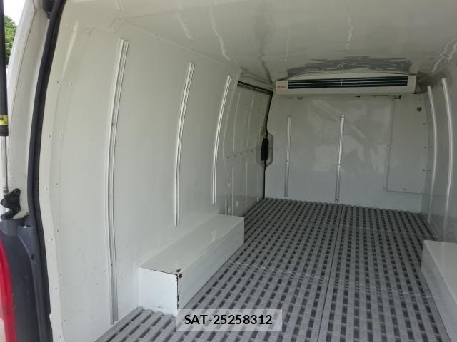 Toyota HIACE VAN 2017-08 7219334-11