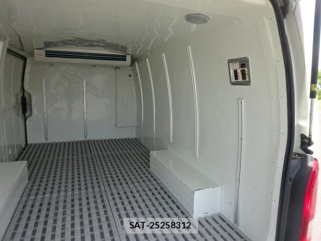 Toyota HIACE VAN 2017-08 7219334-12