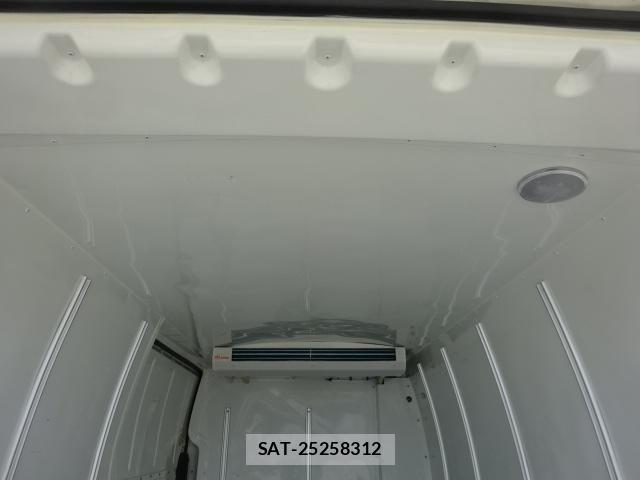 Toyota HIACE VAN 2017-08 7219334-14