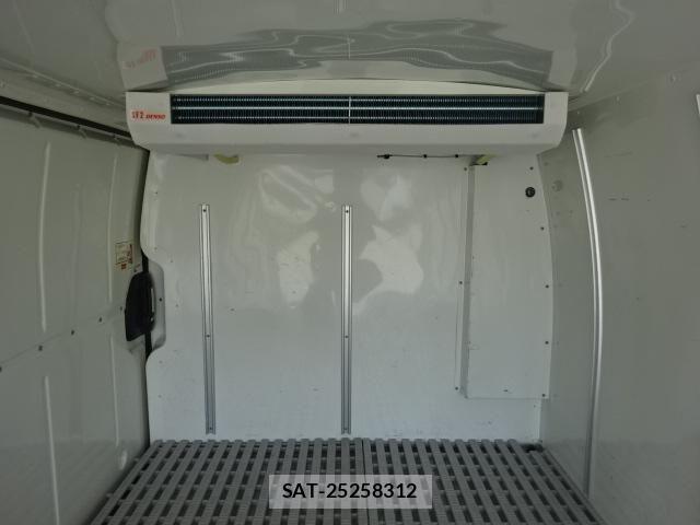 Toyota HIACE VAN 2017-08 7219334-15