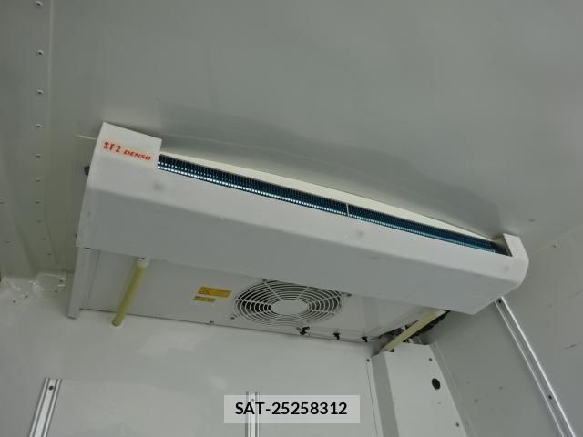 Toyota HIACE VAN 2017-08 7219334-16