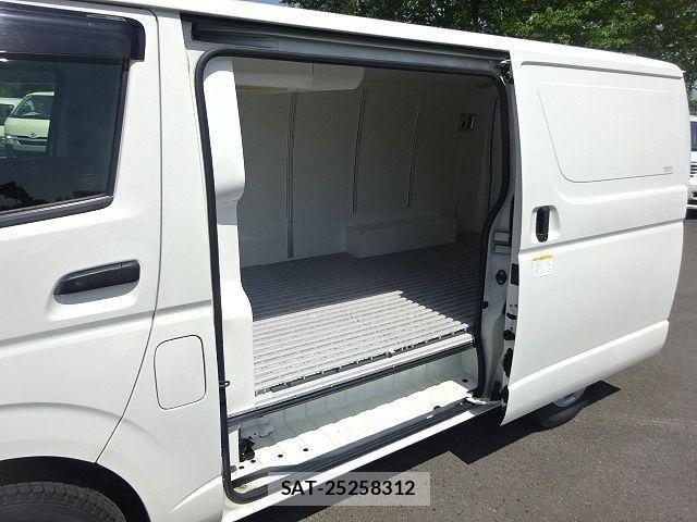 Toyota HIACE VAN 2017-08 7219334-17