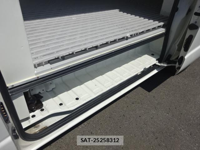Toyota HIACE VAN 2017-08 7219334-18